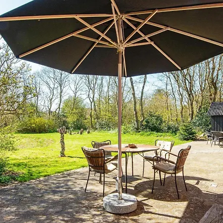 Charming Village Retreat *